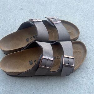 Birkenstock size 43. Never worn in great condition.